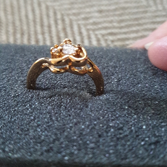 NEW. Sz.5, Vintage. Petite Heart CZ Goldtone Ring Lady Remington - Picture 3 of 13